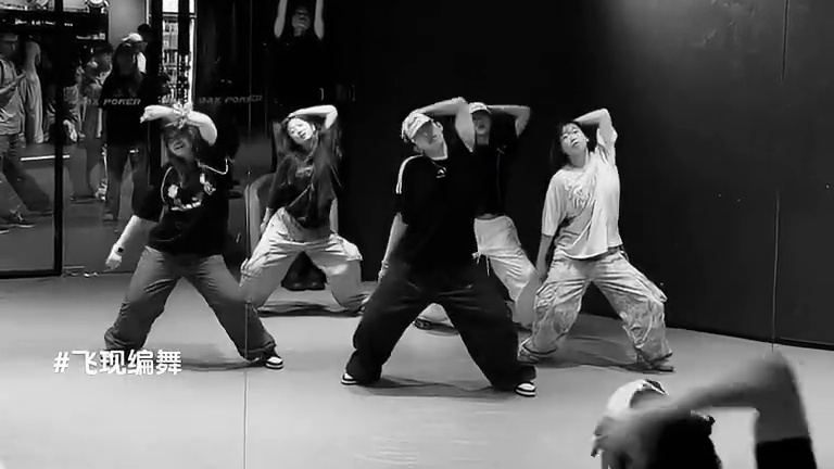 我宣布这首歌是氛围感的神 #飞现编舞 #party4u #我来编舞你来跳 #氛围