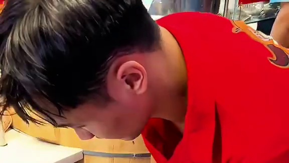 69.9的自助，火锅和串串居然都能吃到！毛肚都是现撕的，牛肉都是现切的，甲鱼都是鲜活的，鸭肠都是大桶