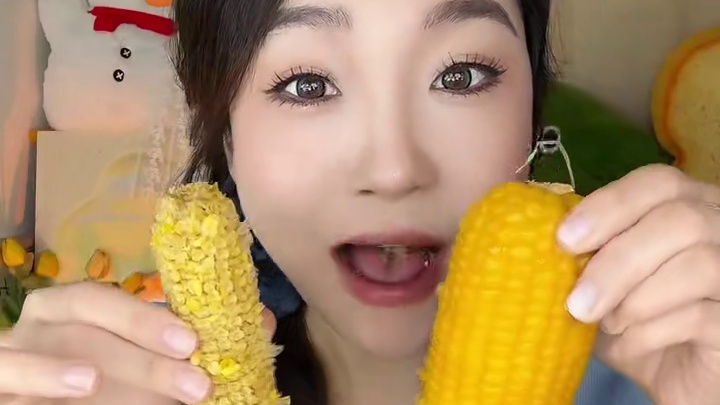 富硒黄糯玉米更营养哦！煮出来软糯糯的！糯到拉丝！而且吃起来玉米香味好足！到手十根试吃两根！#软糯香甜