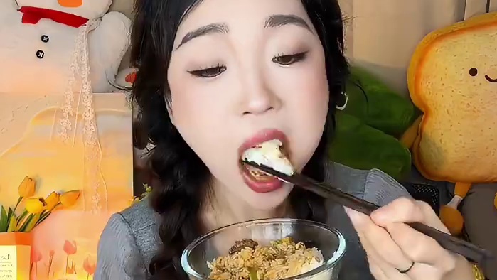 好久不见的家常菜！菌菇类脆脆滴好吃好鲜啊！#妈呀太香了 #下饭菜 #大口吃肉的感觉真好 #芋头扣肉