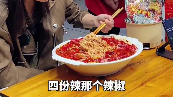 四川美女轻松拿走500元现金~#螺蛳粉