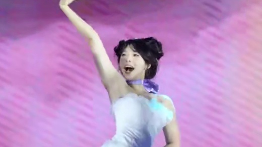 导演：昨天彩排的人去哪了 #再跳一遍曾经的热门歌曲 #转场 #舞台 #篮球女孩
