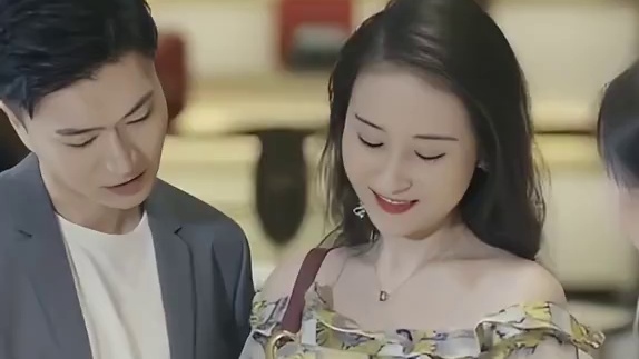 海南巨型的免税店啊，就是说现在落户海南还来得及吗#经济 #城市发展 #社会热点