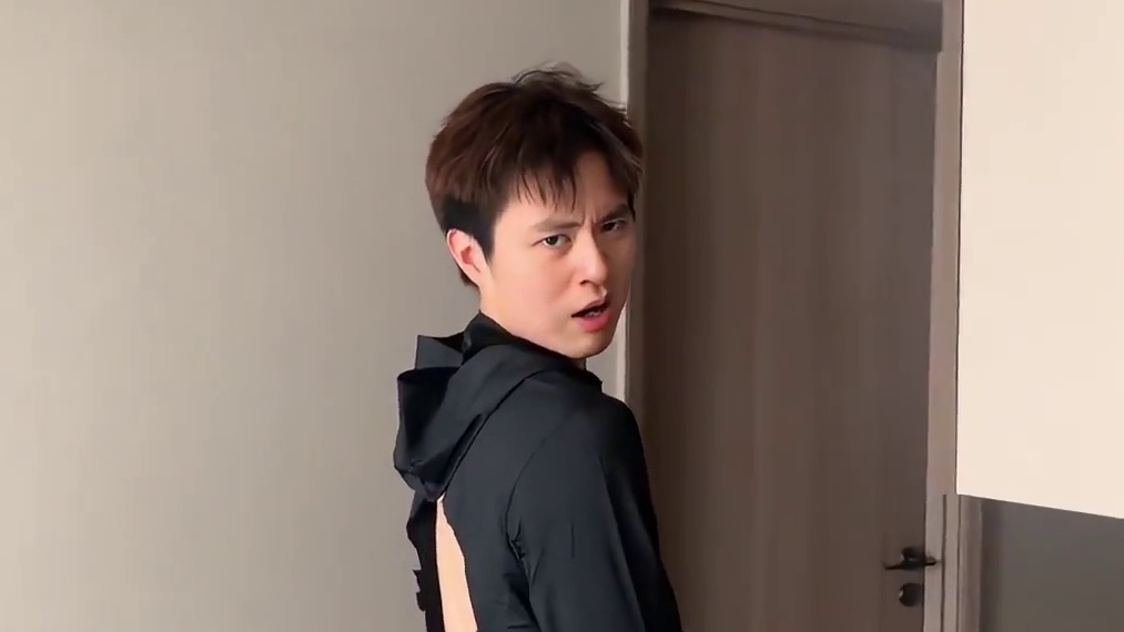 三伏天如何让男朋友快乐养生 #当代年轻人流行花式晒背 #玩个很新的东西 #三伏天养生局