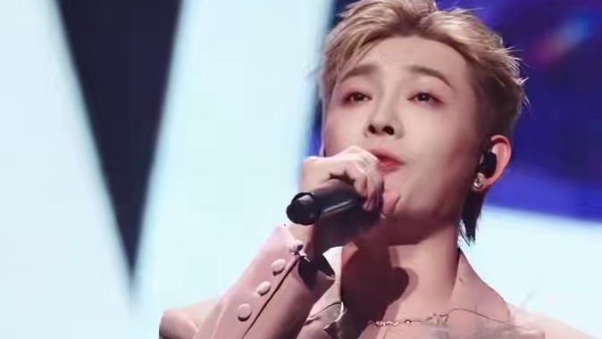 宝石老舅“那个女孩”杀疯了！不允许你还没听过 #宝石老舅#宝石gem#那个女孩#宝石老舅海口演唱会