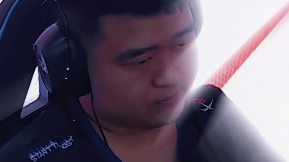 这一分输了的KZ，状态瞬间不对劲了…#cf#cf嘉年华狂欢季#2025穿越火线嘉年华 #白鲨ayom