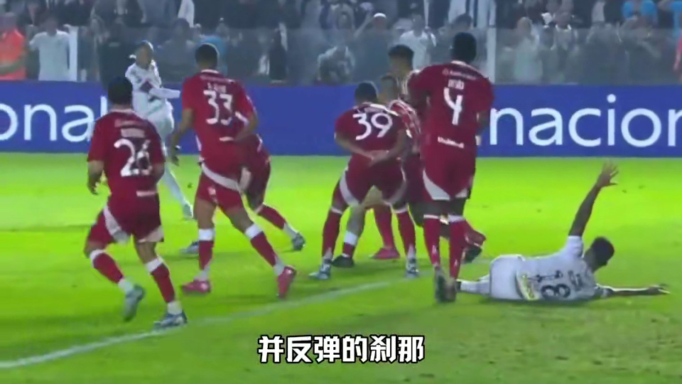 燃尽了！内马尔误以为上演绝平后激情庆祝 滑跪+爆踢角旗杆！#内马尔