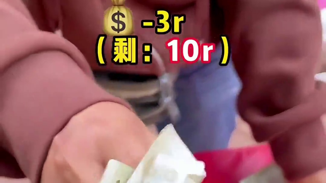 挑战用20元吃遍小学门口的路边摊！来看看都能吃些啥？