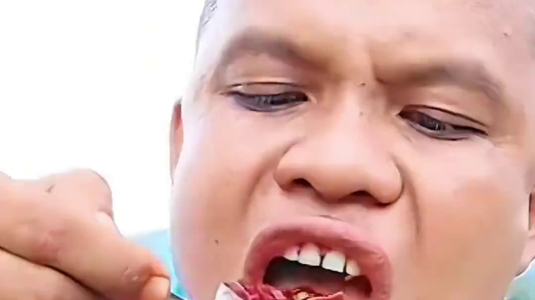 辣椒蘸水️大片鲜牛肝 #美食 #户外美食 #泰国美食 #内容启发搜索