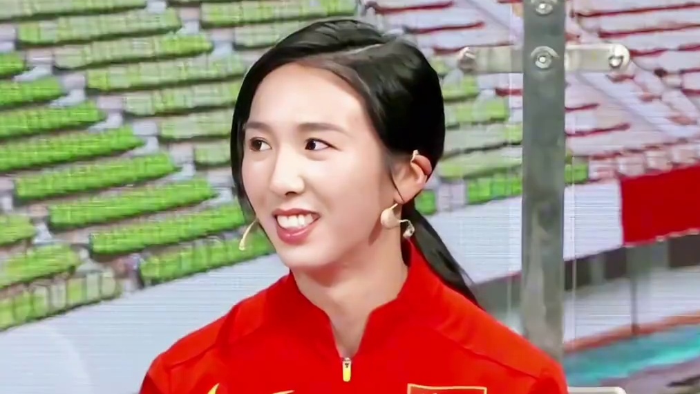 “发带就是信仰，林雨薇亚运百米跨栏强势夺冠”