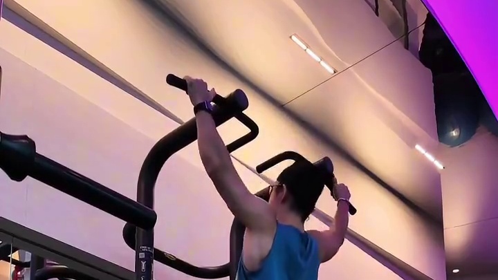 打卡芭提雅格兰德中心太空酒店健身房 俯瞰整座城市与海景，在太空元素设计下的健身房健身是什么体验？#健