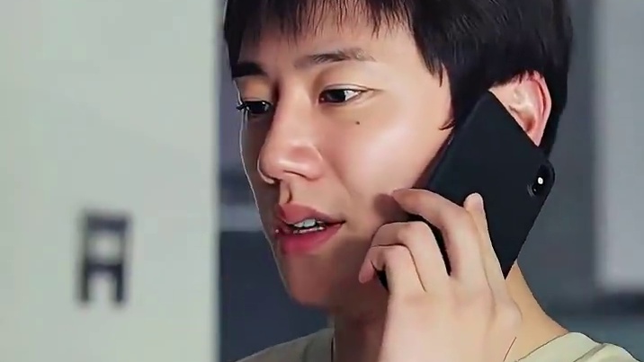 这一刻她哭的不再是被撞受的伤 哭的是受伤了再也没有妈妈安慰了 #妈妈#万万没想到   #亲人  #泪