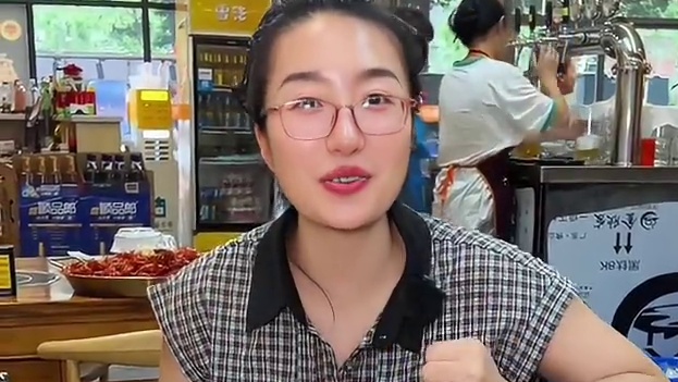 眉山忆品香，宵夜烧烤小龙虾大闸蟹一站式搞定，关键套餐划算！#忆品香 #夜宵 #烧烤 #小龙虾 #大闸