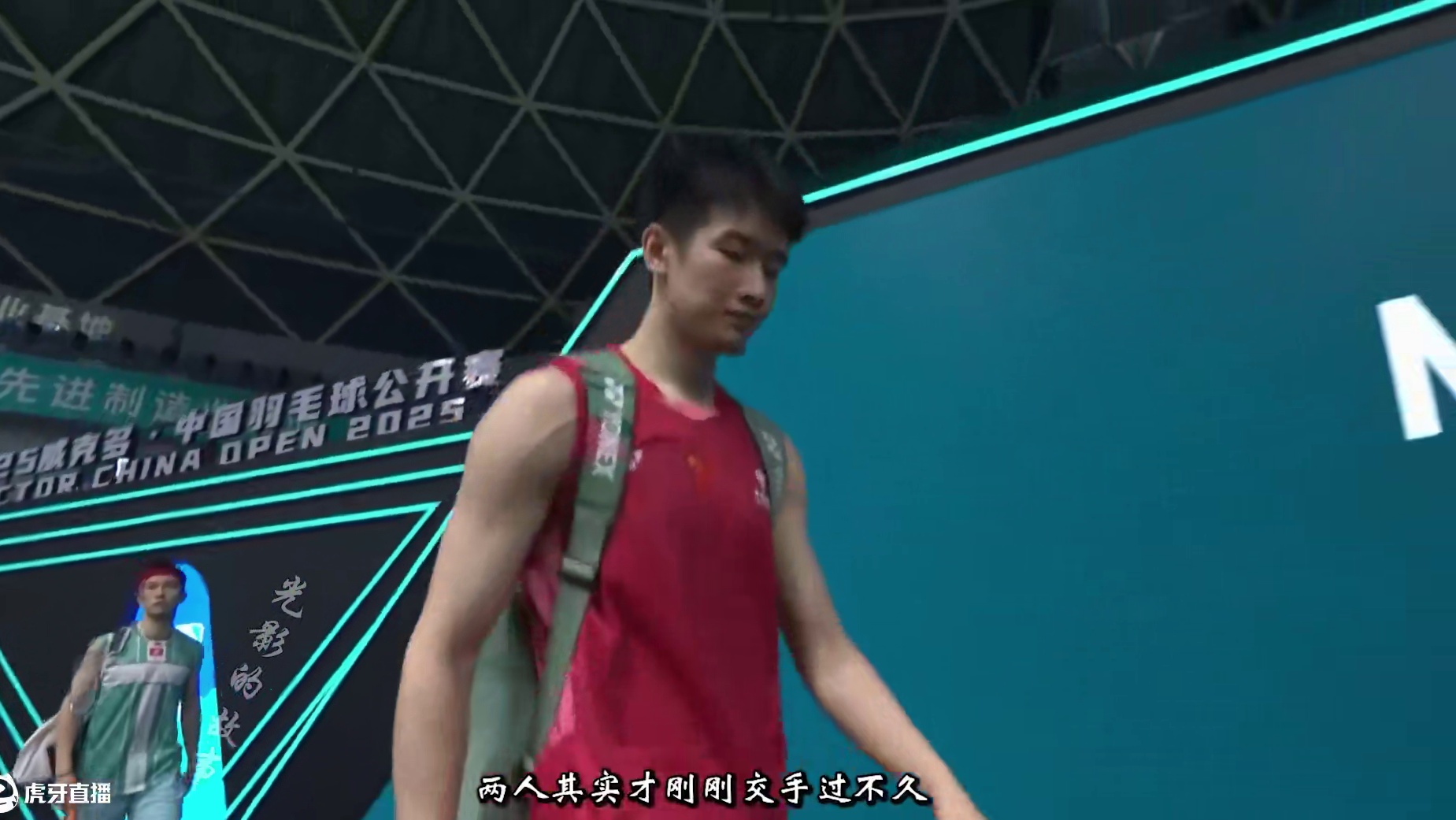 9分惨案！李诗沣逆天跟随和大斜线调动打崩伍家朗！ 伍的优势点就在于强攻的威慑上，而师傅的应对策略就是