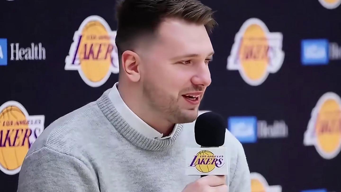 东契奇回应和詹姆斯不和传闻 老詹留队条件#美职篮全明星 #2K手游紫金王朝 #NBA2K手游创作者激