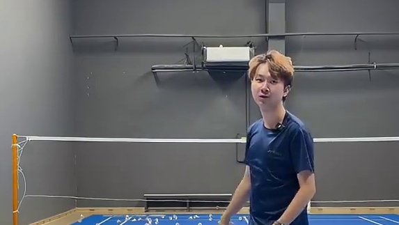 三步提高反手空间感！告别挥空打框～ 多练练！平平无奇的反手小天才就诞生啦！
*眼镜版Sherry羽毛