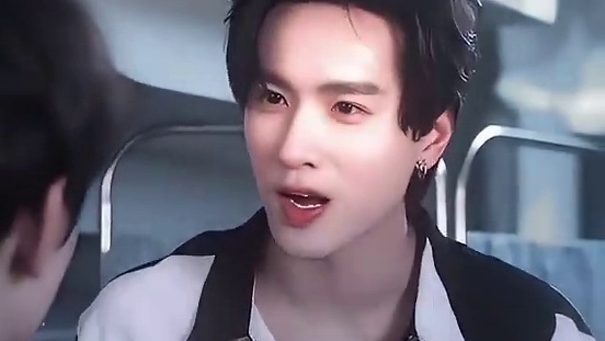 他就这样笨拙地捧上一颗真心......#展轩 #展轩机场 #真诚 #郭城宇