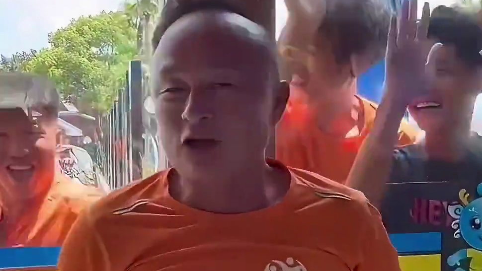 西瓜泼水节，倒计时两天！！清凉已整装待发，这不止是一场泼水狂欢，更是夏天限定的治愈 ～千万不要迟到哦