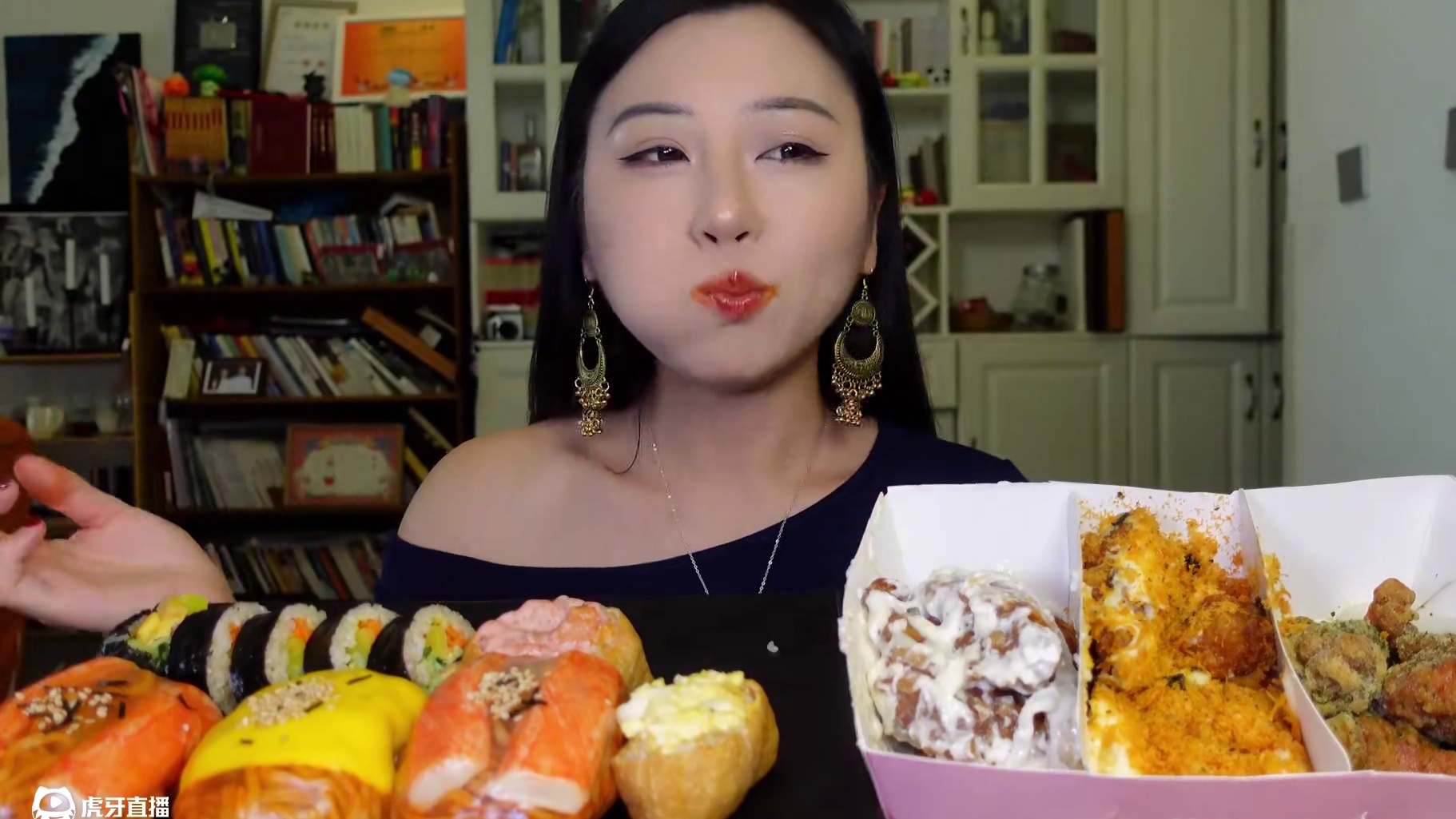 宅家吃春卷火鸡面、满料炸鸡、芝士炒年糕！韩韩的一餐太解馋了 #春卷火鸡面 #炸鸡 #炒年糕 #美食v