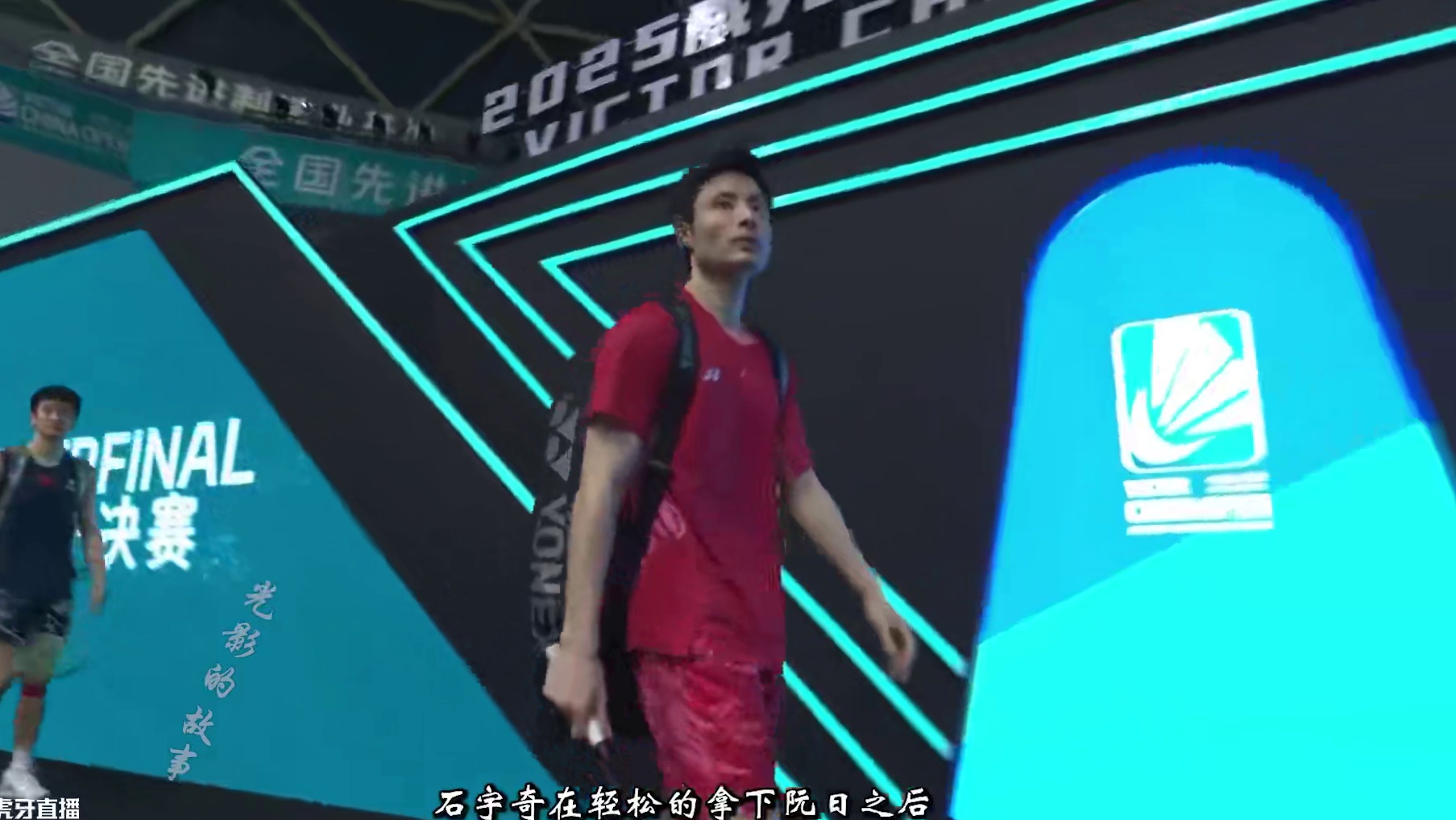 冷静顶住燃命猛攻！石宇奇清醒应对逆转李诗沣！ 第一局的师傅，在抢攻上打的非常强势，几乎只要是石头起球