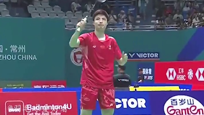 石宇奇意外滑倒但并没大碍，恭喜他下周将重回世界第一。 #羽毛球