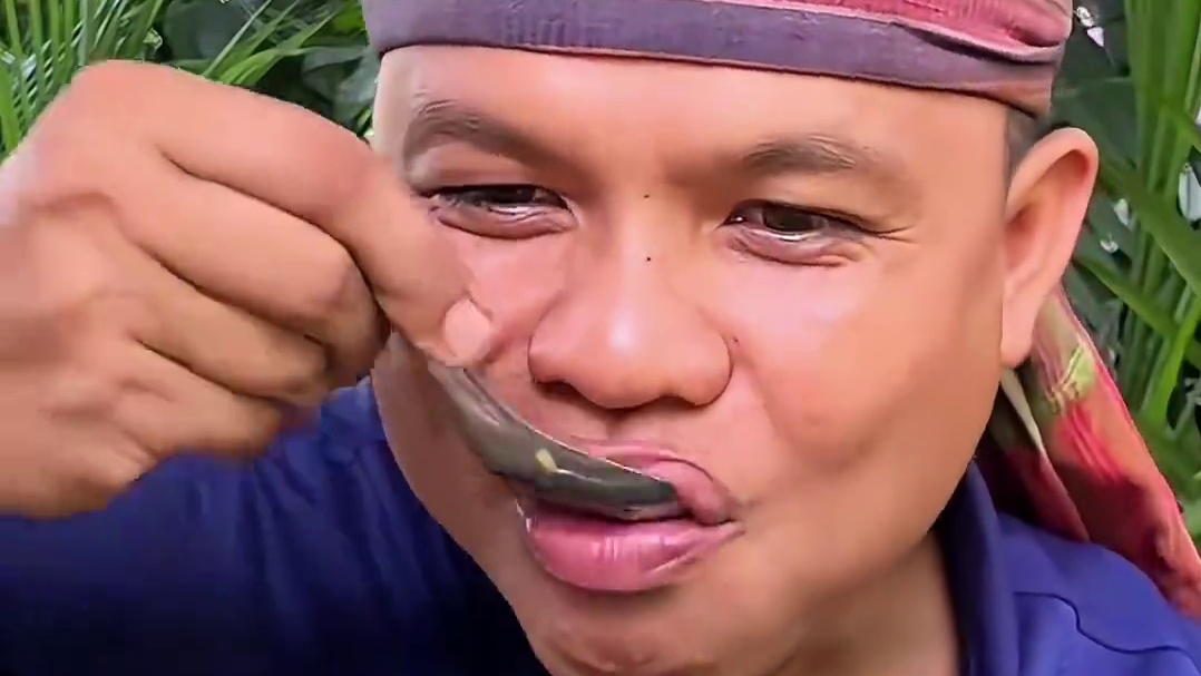 牛瘪汁煮酸笋小黑蘑 #美食 #户外美食 #泰国美食 #内容启发搜索