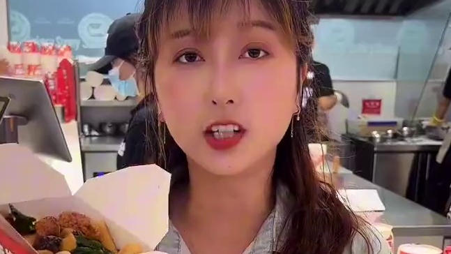 就在悦来市集朱发发香酥鸡柳 #兴化朱发发香酥鸡柳 #超值探店 #现作现炸的美味秘诀 #小吃界的性价比