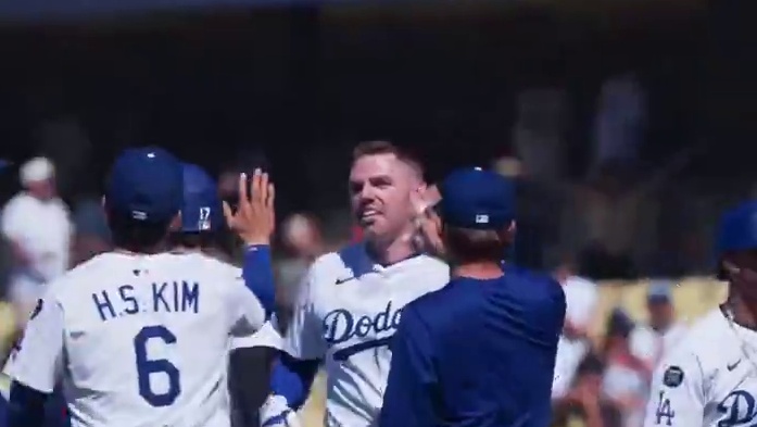 天堂地狱一瞬间！纯享版体验昨日弗里德-弗里曼击出再见安打的激情时刻，一起感受现场的火爆氛围吧！
明日