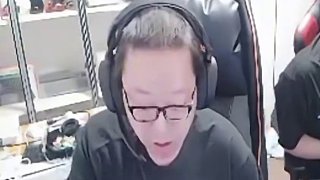 歐歐防白鯊倔雞 倔雞防情久小莫 玩無(wú)間道呢
