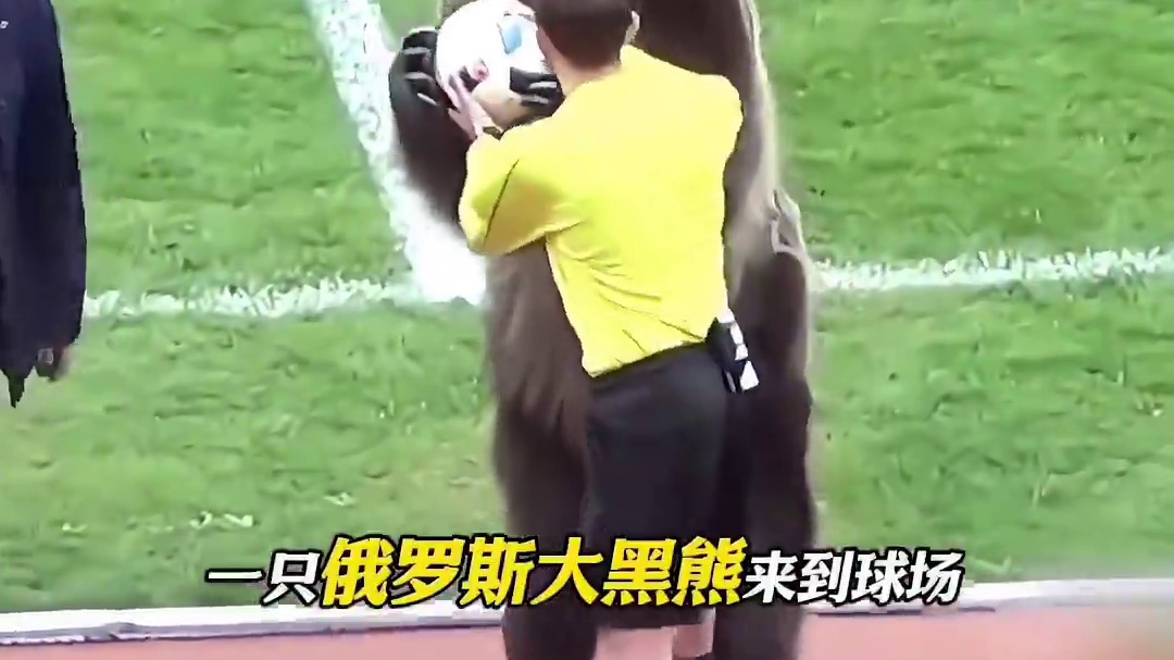 那些无法解释的进球名场面瞬间！真的太离谱了