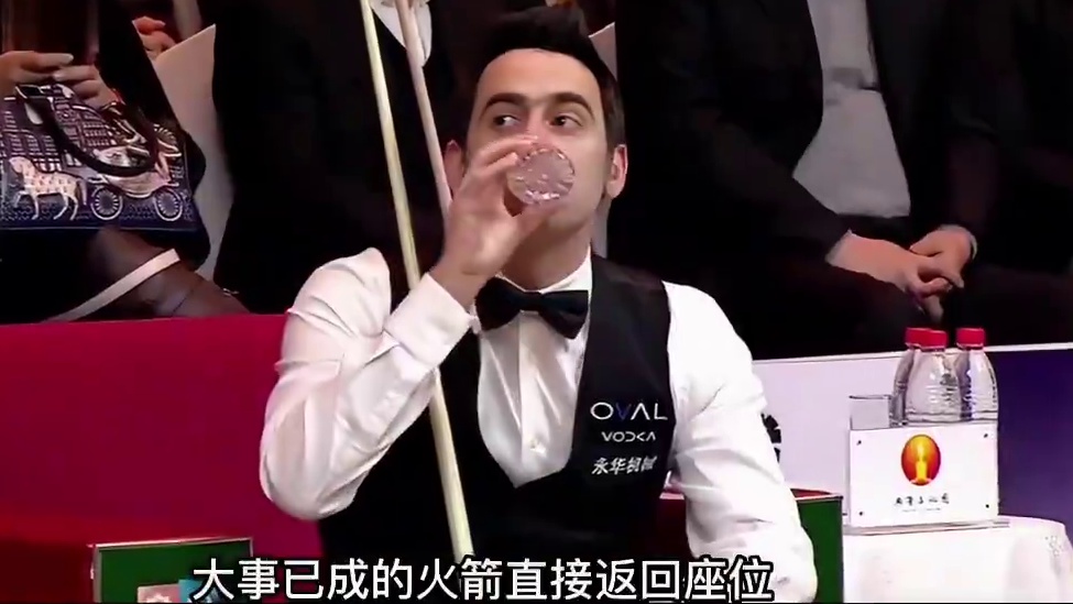 奥沙利文公然放水，潘晓婷尴尬上演三连鞭赢球，球迷全看呆了(2)