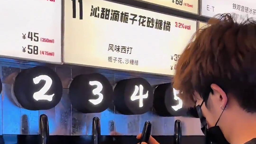 特意约了姐妹去吃一个活鸡现拆的烧鸟