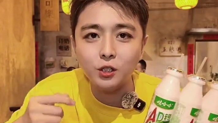 20年前悠闲的我在吃着下午茶，配上复古的滤镜，一瞬间的爷青回#下午茶 #爷青回