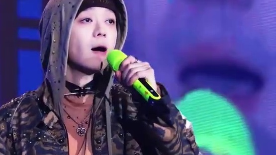 王栎鑫长沙演唱会首唱了小春哥的《我爱的人》 #王栎鑫#我爱的人#现场版live#王栎鑫长沙演唱会