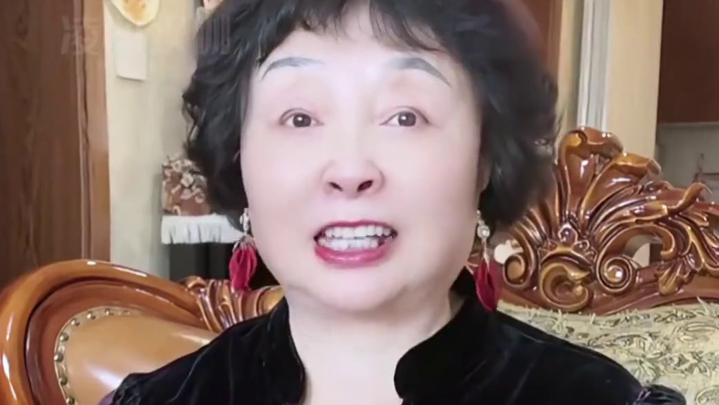 时隔15年后，再看为续香火赌命生下双胞胎的60岁大妈盛海琳，如今丈夫去世独自抚养女儿的她后悔了吗？ 