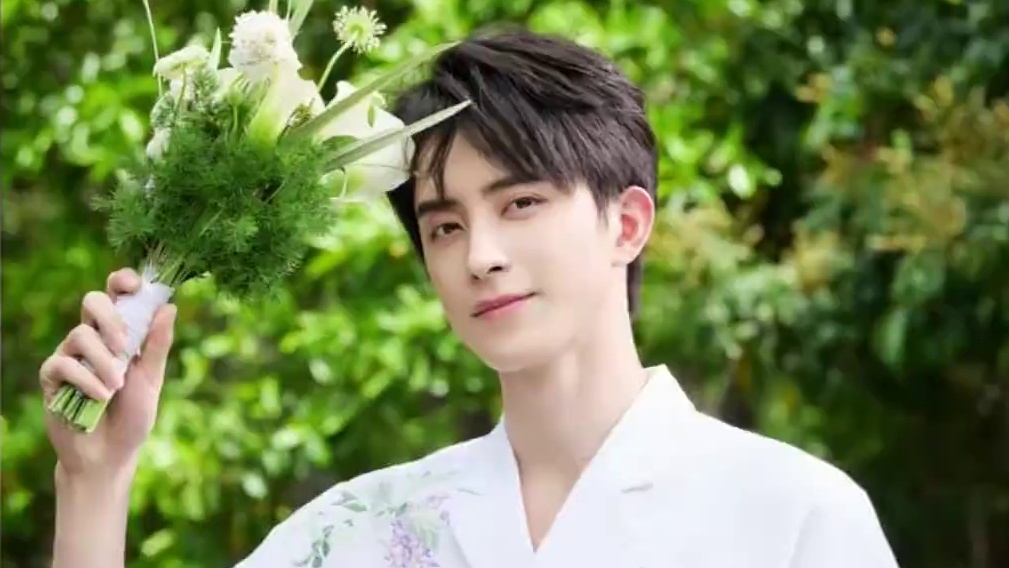 内娱雪王！周边买就送！跟着敖子有好日子！这是真的啊#敖瑞鹏 #周边