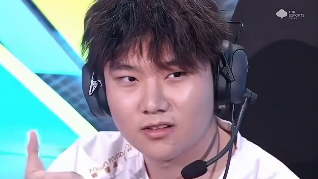 【亚洲杯交叉淘汰赛】第三日第三场第三轮
Wol.shen VS eStar.Ani
第六局：长城 从