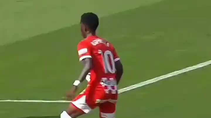 带脑子踢球是这样的#足球