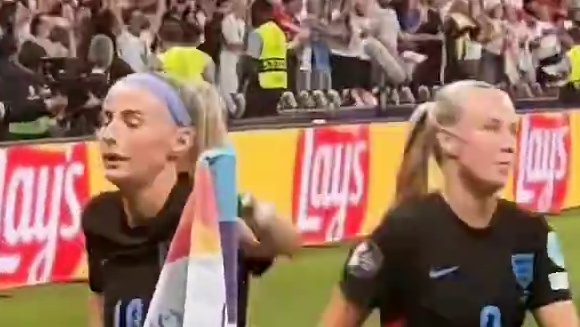 太飒了！凯莉替补登场第119分钟点射被扑后补射绝杀