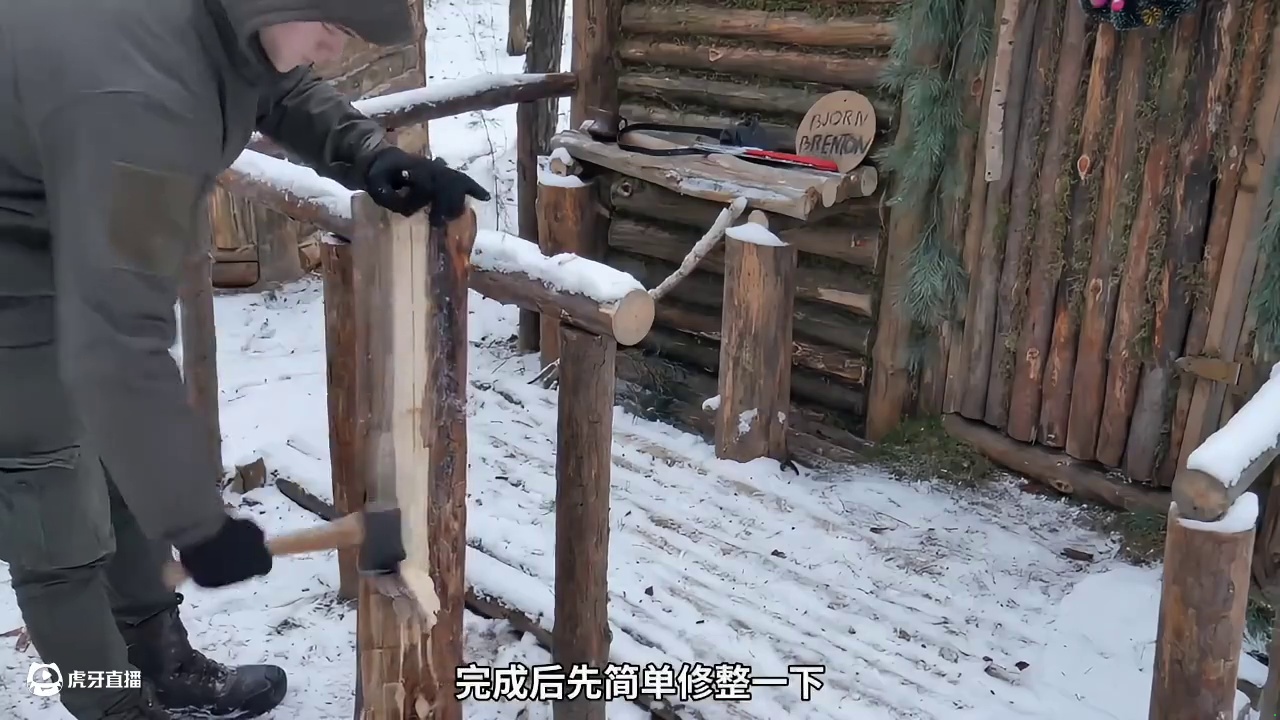 第1集：男人用一年时间建造了两室一厅的小屋，还能吃上这么丰盛的大餐