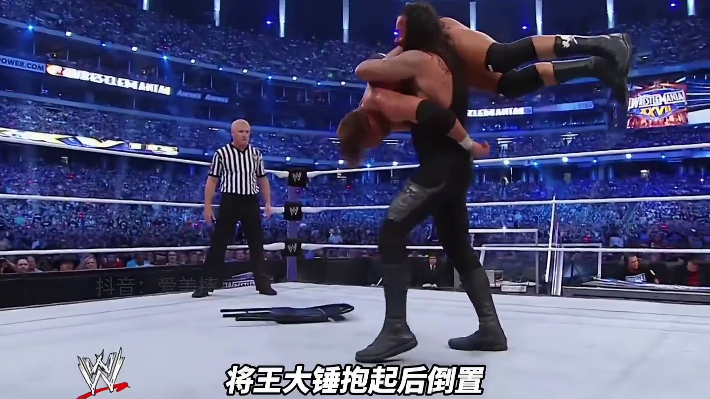 王大锤用送葬者招牌动作，压制送葬者，结果惨被三角锁腿制服！ #送葬者 #Tripleh #wwe