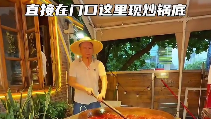烤肉和火锅同时进行！选择困难的朋友再也不用纠结了 #重庆味道 #火锅约起来 #火锅脑袋一整个大满足 
