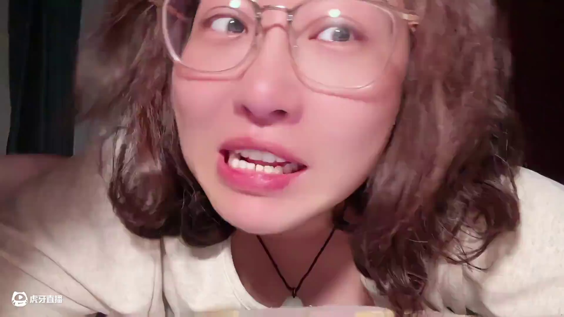 #李小冉回应误删何炅 #李小冉把何炅微信删了 #万万没想到 #姐姐当家 #李小冉