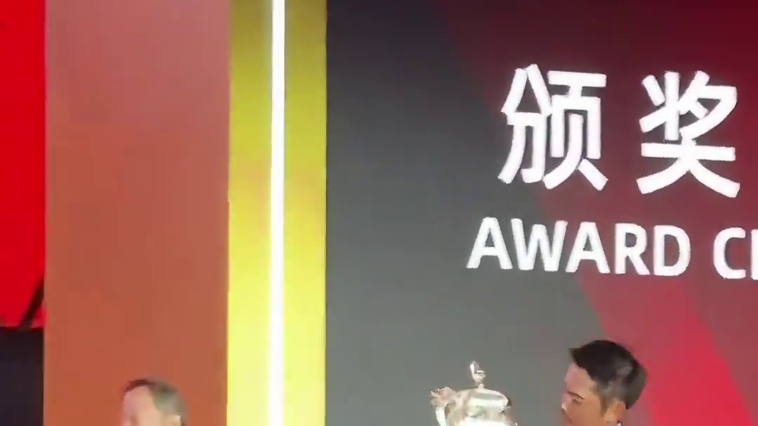 祝贺小桃田武井凛生获西安林丹杯冠军 #羽毛球 #西安林丹杯 #武井凛生