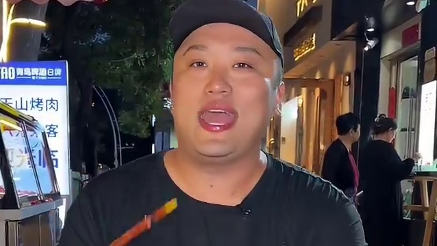 50多两个人就能体验来自天山的烤肉串！串大肉香新鲜不贵❗️ #特色烧烤 #新疆羊肉串 #地方特色美食