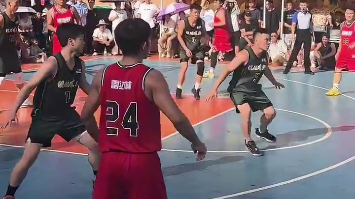 塘房“兴塘杯”总决赛，东源队凉水村冠军争夺赛精彩片段#精彩瞬间 #篮球比赛 #