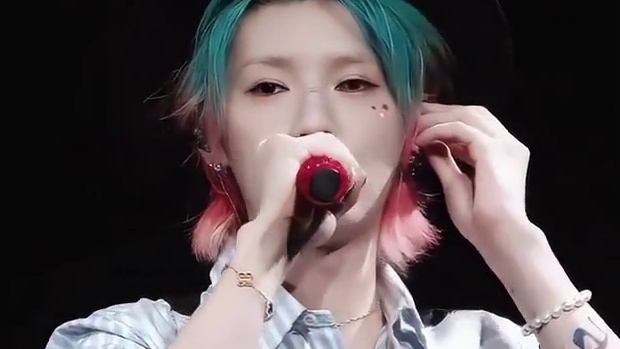 “直到有另一个人 能体会我的感觉” #鹿晗#我们的明天#现场版live#鹿晗南京演唱会