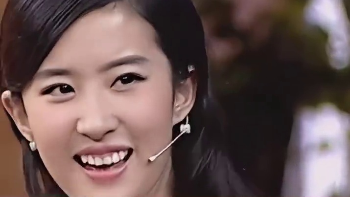 姐姐，你要是被威胁了就眨眨眼睛