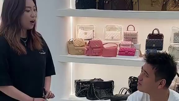 不是？这员工还能要吗？ #上海 #二奢老金 #00后整顿职场 #老板和员工的日常 #整蛊老板