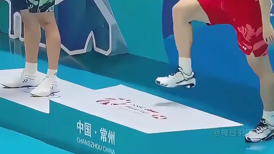 石宇奇再次夺冠举杯，桃田赛后将林丹罚下 #石宇奇 #国羽 #羽球人 #桃田贤斗 #羽毛球